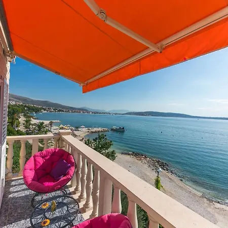 Marko Beachfront Seget Apartment Trogir