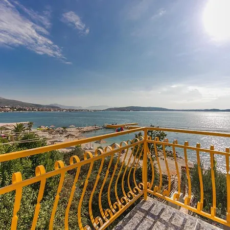 Marko Beachfront Seget Apartment Trogir