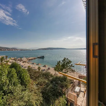 Marko Beachfront Seget Апартаменты *