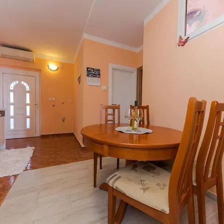 Marko Beachfront Seget Апартаменты