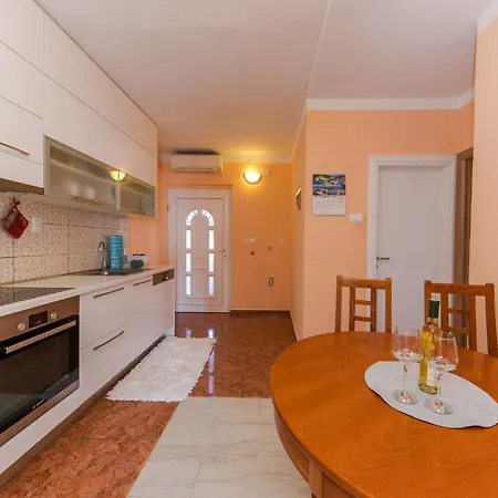 Marko Beachfront Seget Трогир