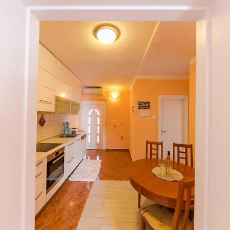 Daire Marko Beachfront Seget *