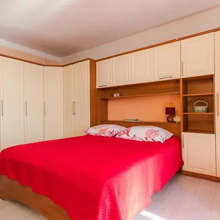 Marko Beachfront Seget Apartman *
