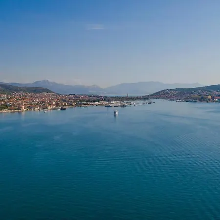 Marko Beachfront Seget Трогир