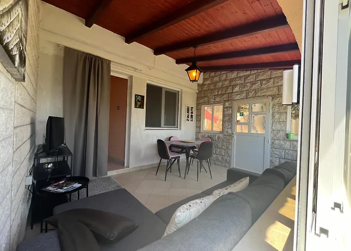 Marko Beachfront Seget Apartment *