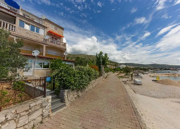 Marko Beachfront Seget شقة تروغير