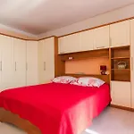 Marko Beachfront Seget Daire *