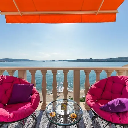 Marko Beachfront Seget Apartment *