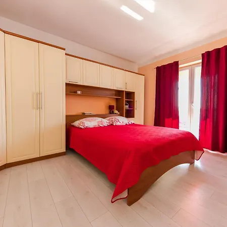 Marko Beachfront Seget Apartment Trogir