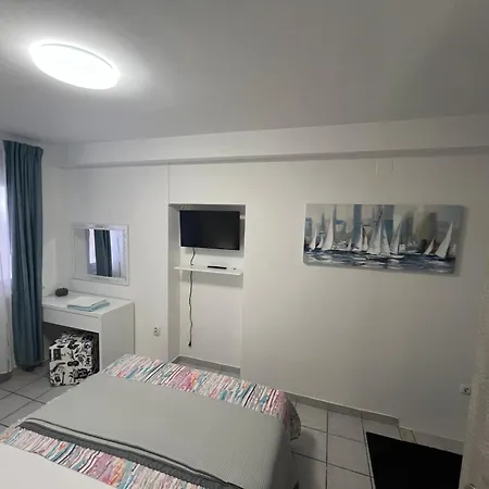 Marko Beachfront Seget Apartment