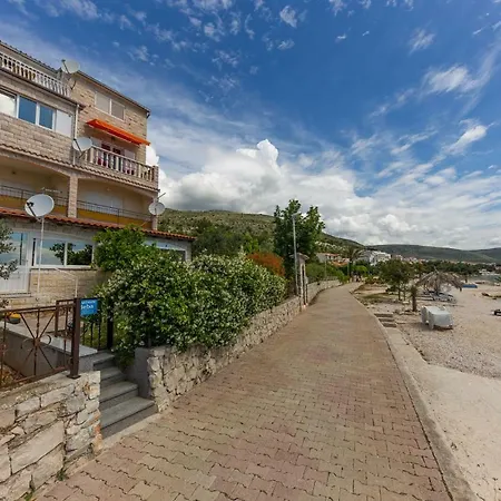 Marko Beachfront Seget Apartment Trogir